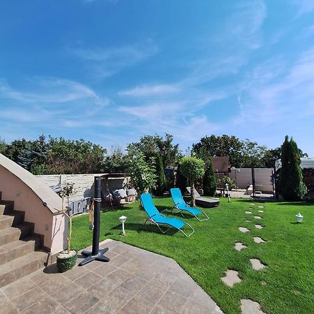 Meduza Wellness Spa S Ubytovanim Hlohovec Exterior photo